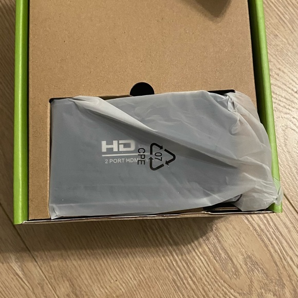 2x KVM Switches - Connect 2 computers to the same monitor, mouse and keyboard - Picture 9 of 11